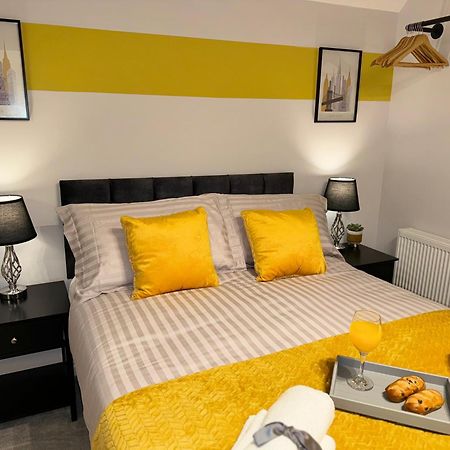 Nhs Workers And Students Haven - The Bee Hive Villa Reading Luaran gambar