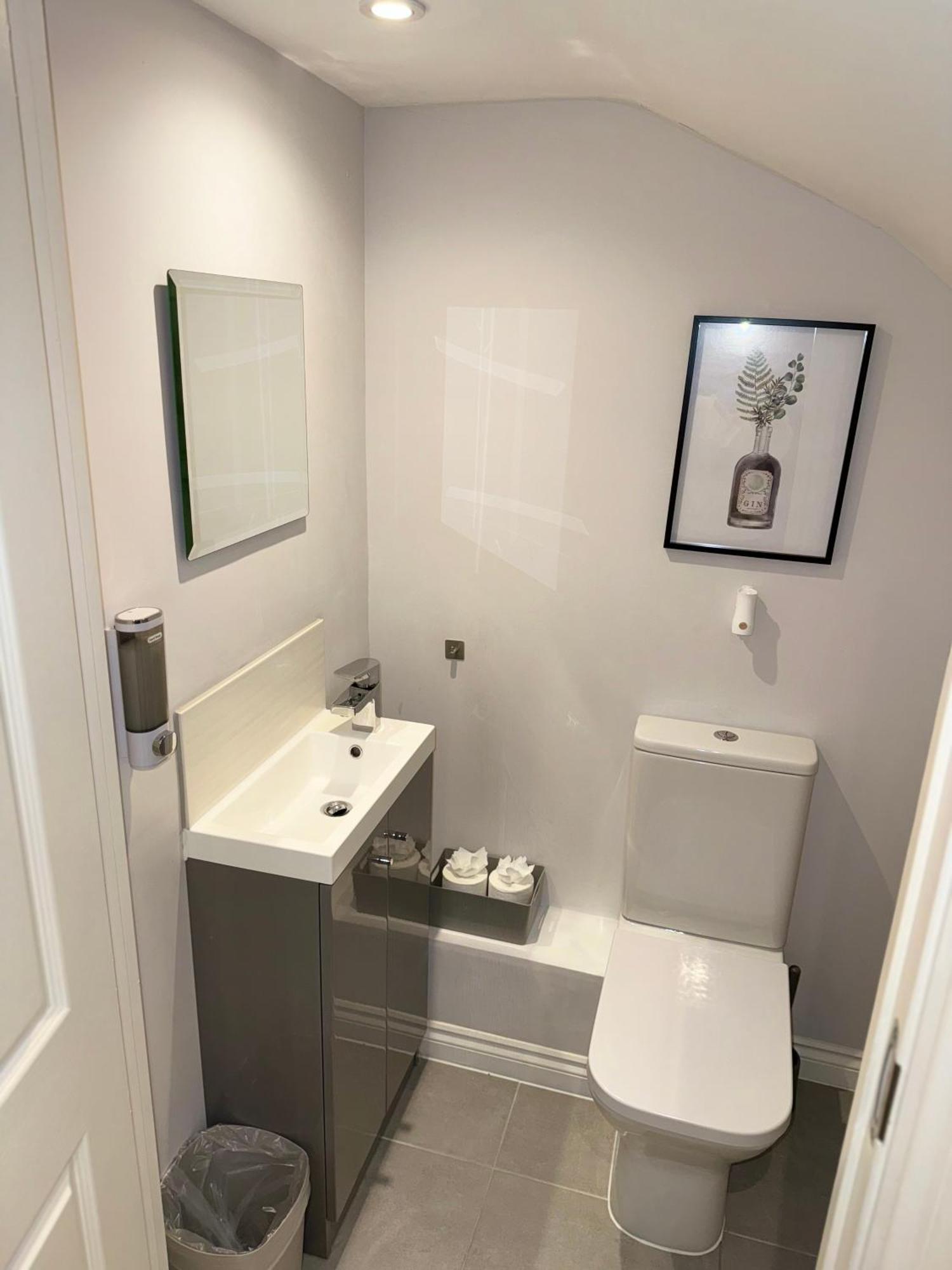 Nhs Workers And Students Haven - The Bee Hive Villa Reading Luaran gambar