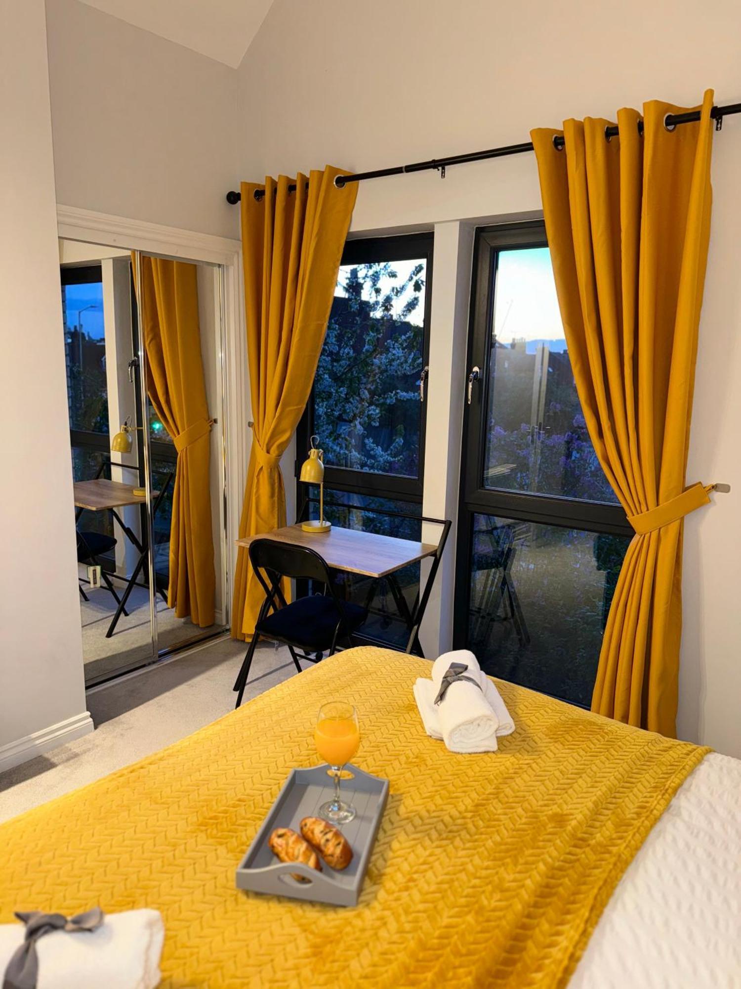 Nhs Workers And Students Haven - The Bee Hive Villa Reading Luaran gambar