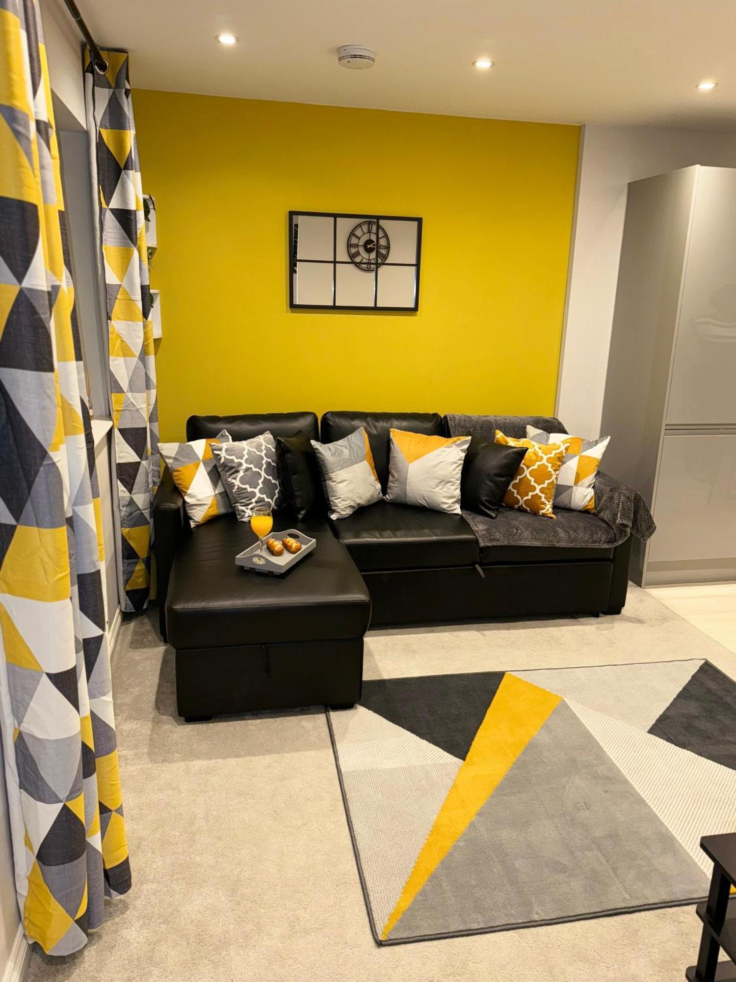 Nhs Workers And Students Haven - The Bee Hive Villa Reading Luaran gambar